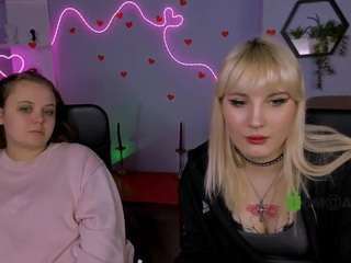 Live webcam model kira-kisses on Soda Cams