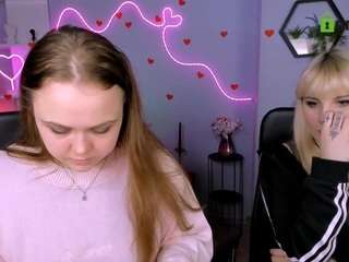 Live webcam model kira-kisses on Soda Cams