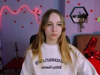 kira-kisses Live Webcam on CamSoda