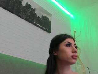 kira-west Live Webcam on CamSoda