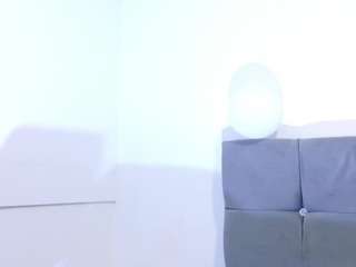 ema-foxyy's CamSoda show and profile