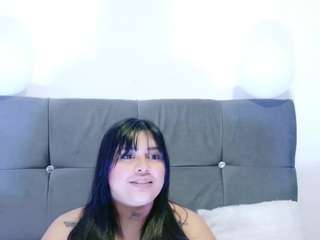 ema-foxyy's CamSoda show and profile