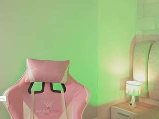 This model is live right now. emma-vloss