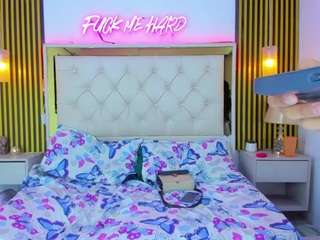 lunaralone webcam model