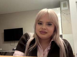 yangadjutant Live Webcam on CamSoda