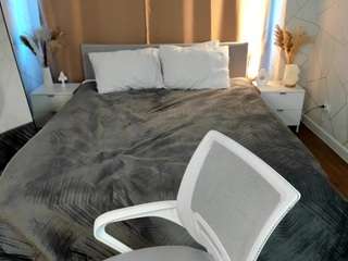 adele-crownnn11 webcam