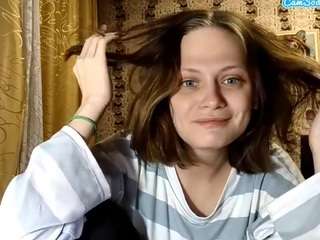 betseydarco, female webcam model,  years old, on live webcam