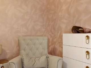 Live webcam model loriurie on Soda Cams