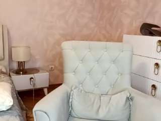 loriurie's CamSoda show and profile