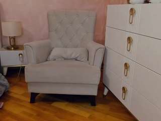 loriurie's CamSoda show and profile