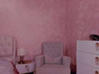 loriurie live cam profile