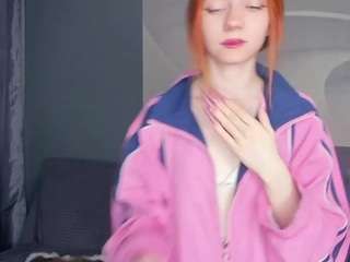 Questo modello è in diretta ora. loriurie