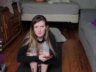 prepare-2-twerk's CamSoda show and profile