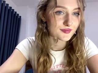 rosalievasseurbe... Live Webcam on CamSoda