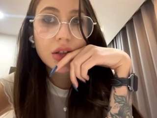 antoniettadeang's CamSoda show and profile