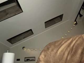 Kira live cam preview