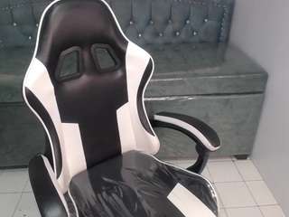 elizabeth-t's CamSoda show and profile