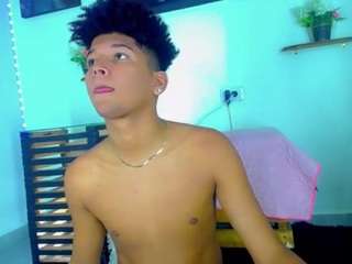 emmacorine live cam profile