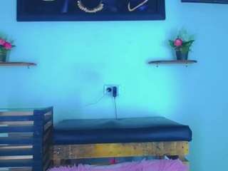 emmacorine's CamSoda show and profile