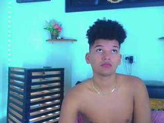 emmacorine's CamSoda show and profile