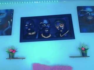 emmacorine Live Webcam on CamSoda