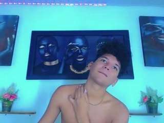 le modèle emmacorine est en webcam porno dans un show sur le site camsoda, il possède les tags suivants: ass clapping,ass to mouth,ball sucking,blowjob,body massage,brown eyes,cock rating,drinking,facial piercings,shemale,tattoos,teen 18,thin,young adult,hd,small tits