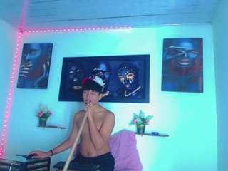 le modèle emmacorine est en webcam porno dans un show sur le site camsoda, il possède les tags suivants: ass clapping,ass to mouth,ball sucking,blowjob,body massage,brown eyes,cock rating,drinking,facial piercings,shemale,tattoos,teen 18,thin,young adult,hd,small tits