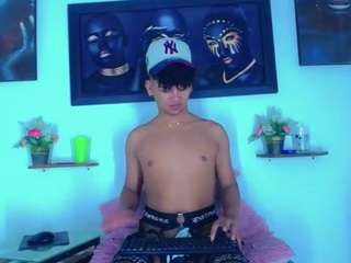 Acest model este live acum. emmacorine