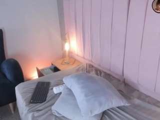 hillary-collins Bi live webcam