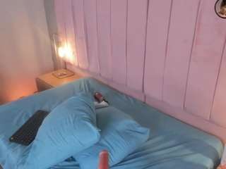 hillary-collins Live Webcam on CamSoda