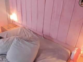 hillary-collins's CamSoda show and profile