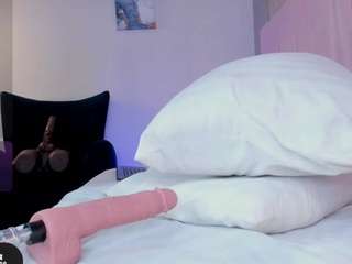 Hillary-Collins live cam preview