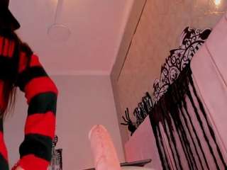 Hillary-Collins live cam preview