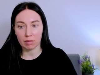 miaseductive's CamSoda show and profile