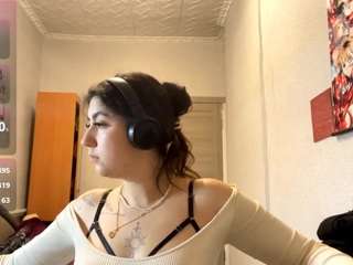 le modèle raeanngoar est en webcam porno dans un show sur le site camsoda, il possède les tags suivants: big tits,black hair,blowjob,brown eyes,fingering,no drinking,no smoking,normal,teen 18,young adult,hd