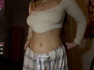 raeanngoar live cam profile