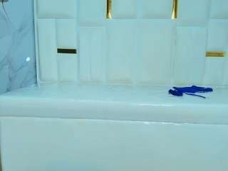 roxy-luxe-tf's CamSoda show and profile