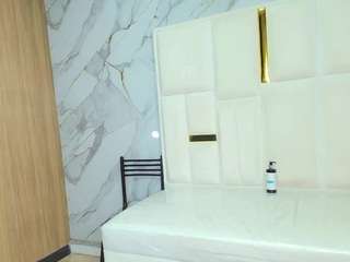 roxy-luxe-tf's CamSoda show and profile