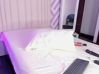 tayrasiny's CamSoda show and profile