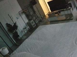 voyeurcam-jb-room-10's CamSoda show and profile