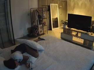 Эта модель сейчас онлайн. voyeurcam-jb-room-10