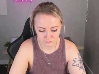 Live webcam model elsa-roberts on Soda Cams