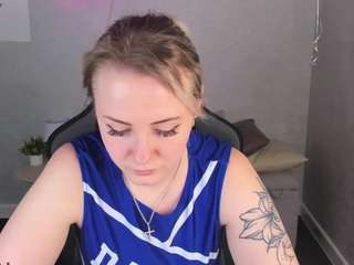 Live webcam model elsa-roberts on Soda Cams