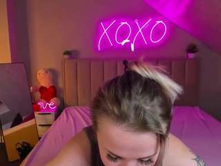 Live webcam model elsa-roberts on Soda Cams