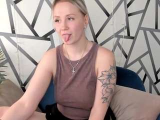 Live webcam model elsa-roberts on Soda Cams
