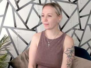 Live webcam model elsa-roberts on Soda Cams