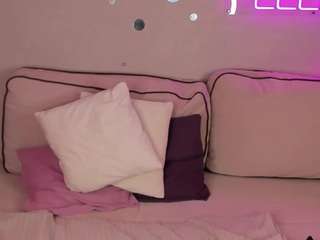 elsa-roberts's CamSoda show and profile