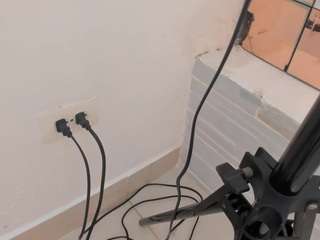 aitana-cole, female webcam model,  years old, on live webcam