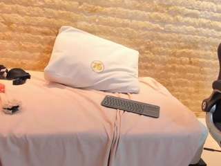 aitana-cole's CamSoda show and profile