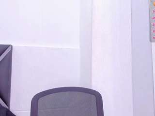 harmony-01's CamSoda show and profile